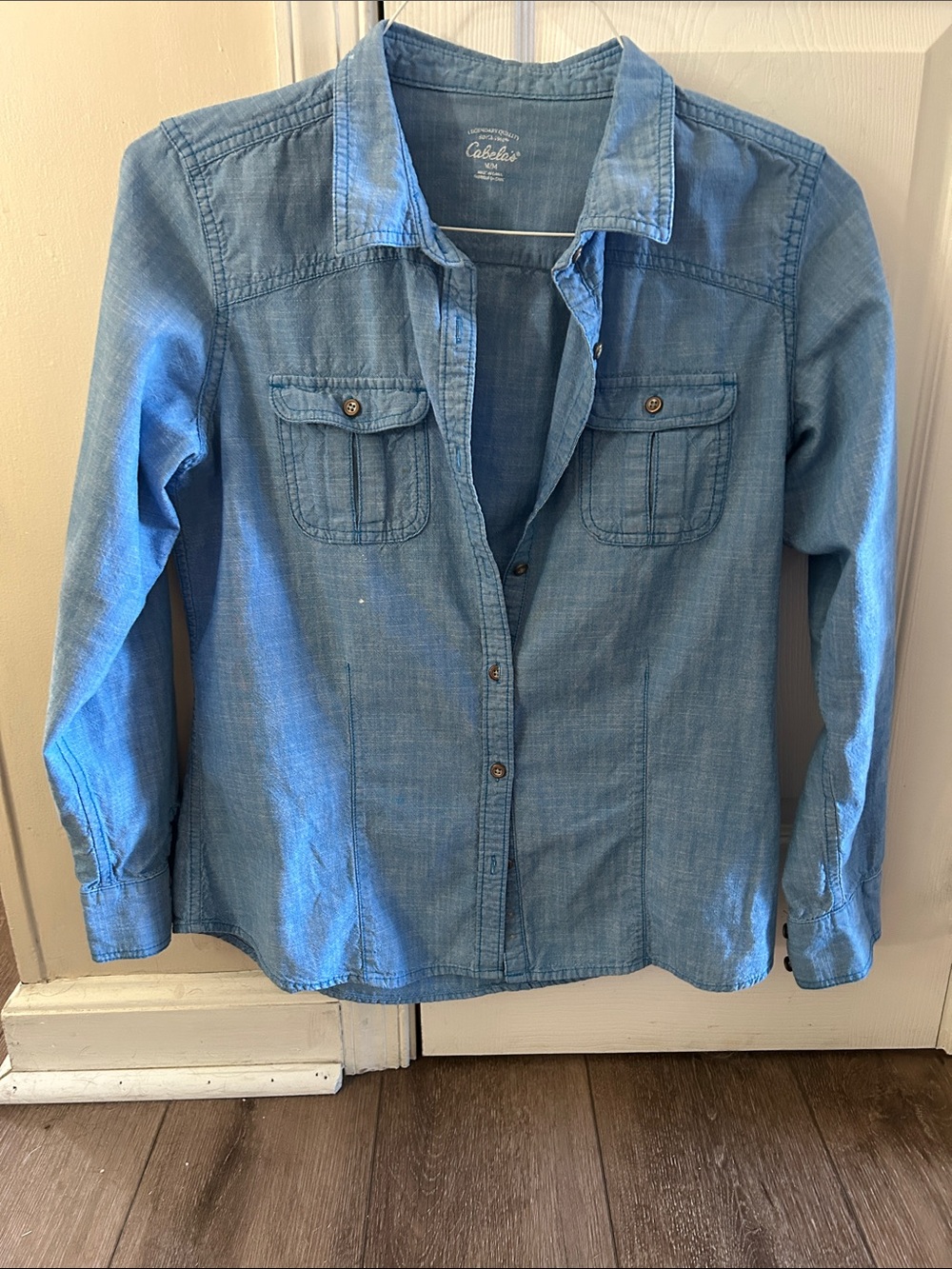 Cabela's Light Denim Blue Button-Down Shirt for Women